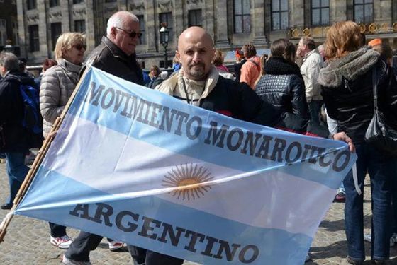 Mario Santiago Carosini, del Movimiento Monárquico Argentino: 