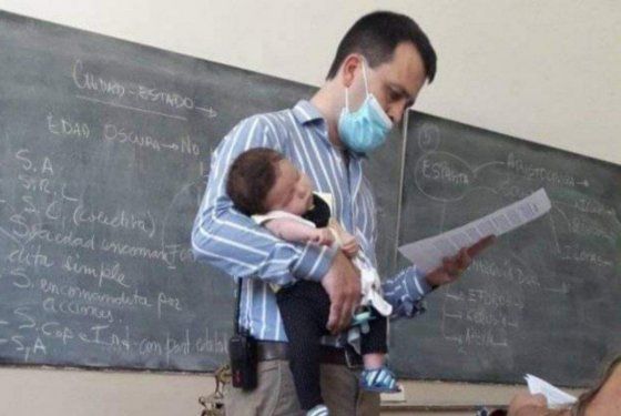 Federico Tenreyro, docente de la Escuela Media N°1 de Brandsen, cuidó a la bebe de una alumna mientras daba clases: 