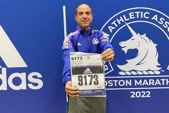 Sebastián Gubia, runner platense: viajó a Bangladesh para cumplir su promesa luego de que Argentina se consagrara campeón del mundo