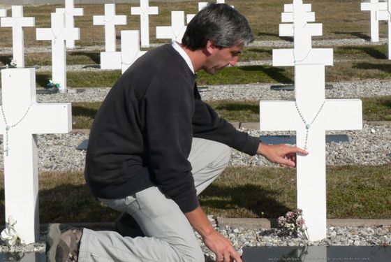 Julio Aro, fundación No Me Olvides: Recrearán el cementerio de Darwin en Mar del Plata y colocarán árboles por tumbas.
